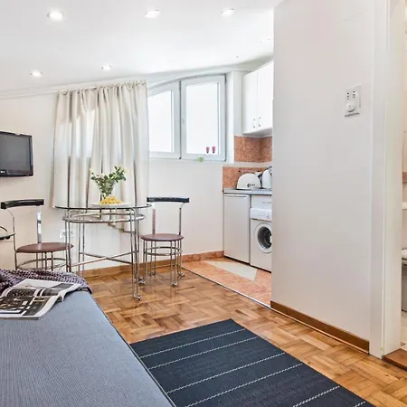 Small With Free Parking 베오그라드