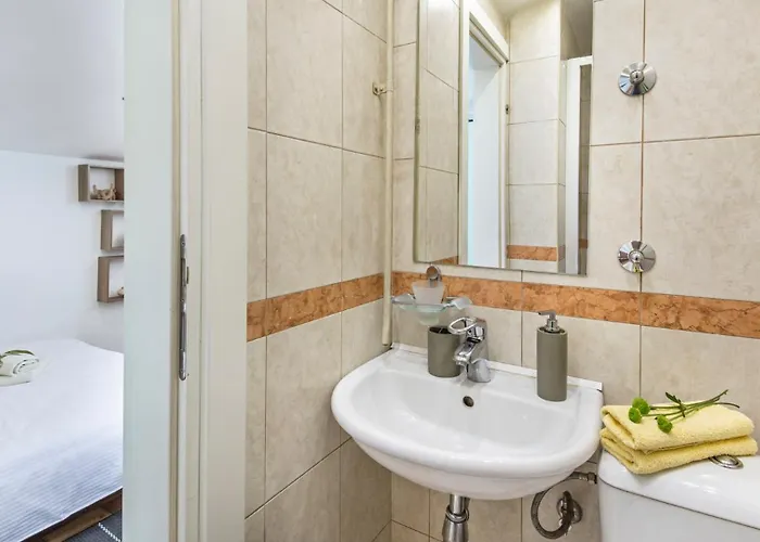 Small With Free Parking Appartement *